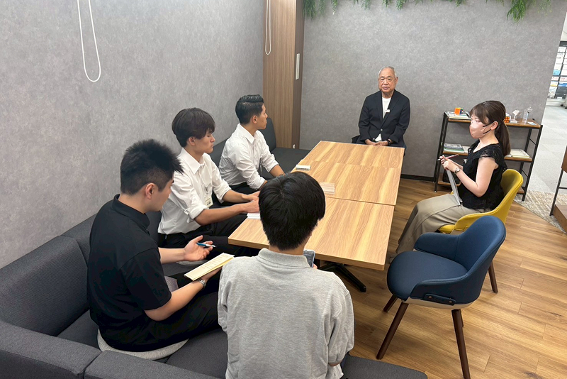 インタンシップに参加する学生